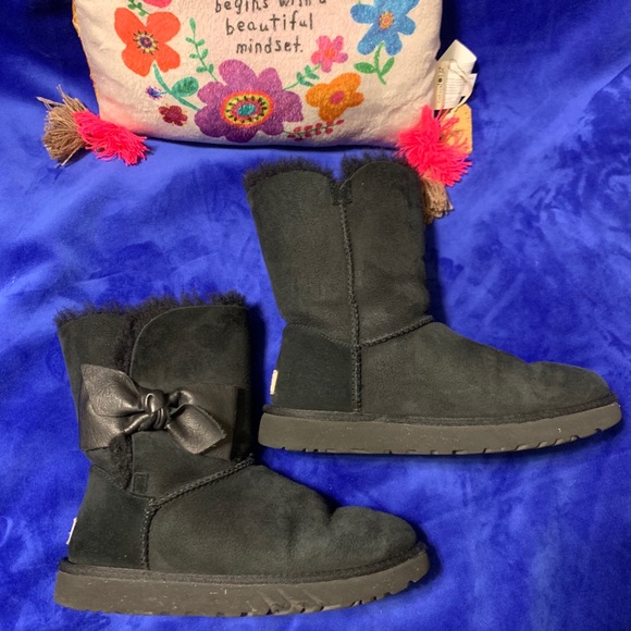 UGG Daelynn Leather 🎀 Black Short Boots - Picture 3 of 16